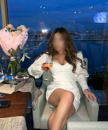 Я опытная и знаю как доставить удовольствие каждой клеточке твоего тела. В моем комплекте услуг есть все, что ты мечтал - классический секс, оральные ласки, общение, массаж и многое другое. Отдаюсь работе с полной страстью и желанием удовлетворить каждое твое желание. 🌟
Я знаю, как разнообразить твою интимную жизнь и добавить новые яркие ощущения. Мои клиенты всегда возвращаются ко мне снова и снова, отзываясь о моем профессионализме и незабываемых моментах, проведенных в моей компании. Я могу быть твоей нежной романтической компаньонкой или страстной дикой кошечкой – выбор за тобой. 💋
Фото, представленные в моем профиле, на 100% соответствуют действительности. Я живу и принимаю в уютной квартире в центре Москвы 🏙️, так что ты можешь легко найти меня и наслаждаться моей компанией без лишних сложностей. Не упускай возможность окунуться в мир страсти и наслаждения со мной. Жду твоего звонка! 💫 Ксения